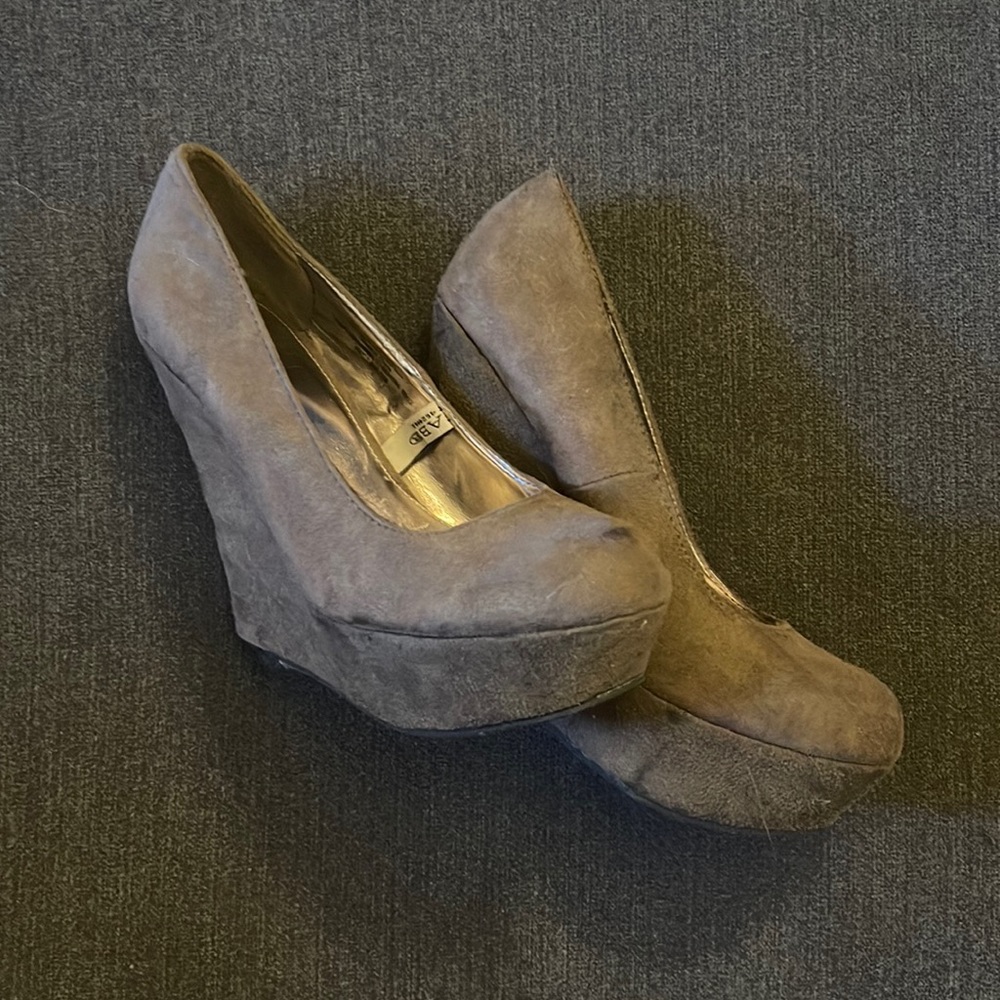 Mossimo suede wedge heel